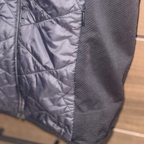 Athleta Insulated Flurry Vest Black - Picture 4 of 10